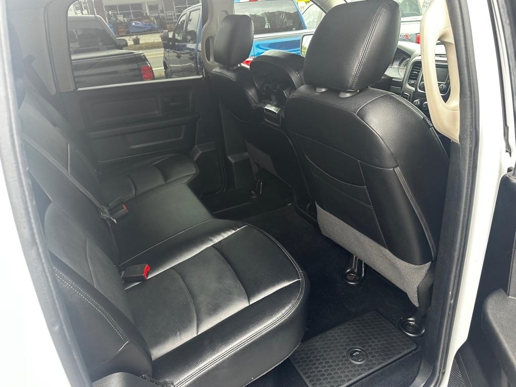 RAM 1500 Express 4x4 Crew Cab 5'7" Box 2017
