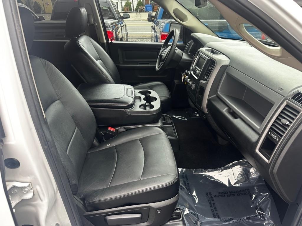 RAM 1500 Express 4x4 Crew Cab 5'7" Box 2017