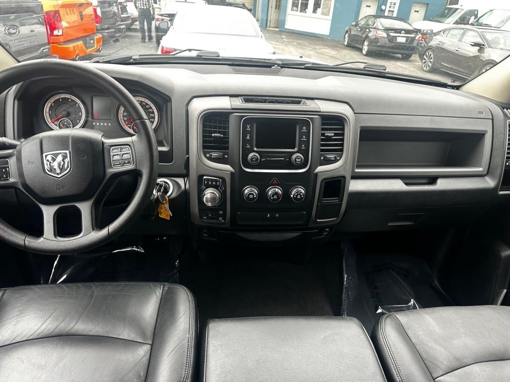 RAM 1500 Express 4x4 Crew Cab 5'7" Box 2017