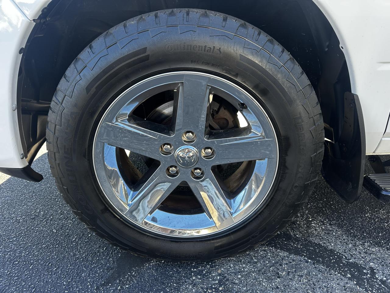 RAM 1500 Express 4x4 Crew Cab 5'7" Box 2017
