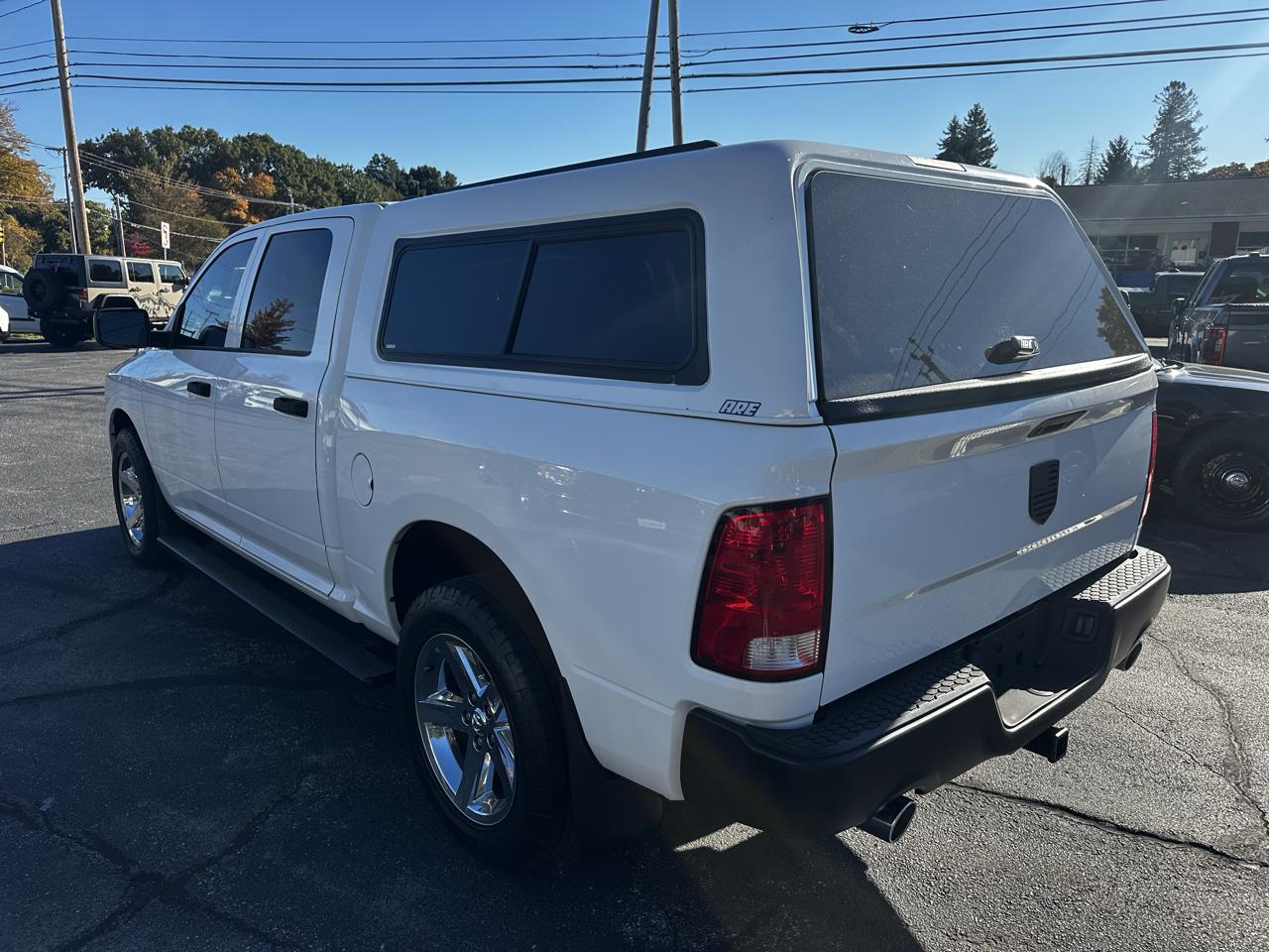 RAM 1500 Express 4x4 Crew Cab 5'7" Box 2017
