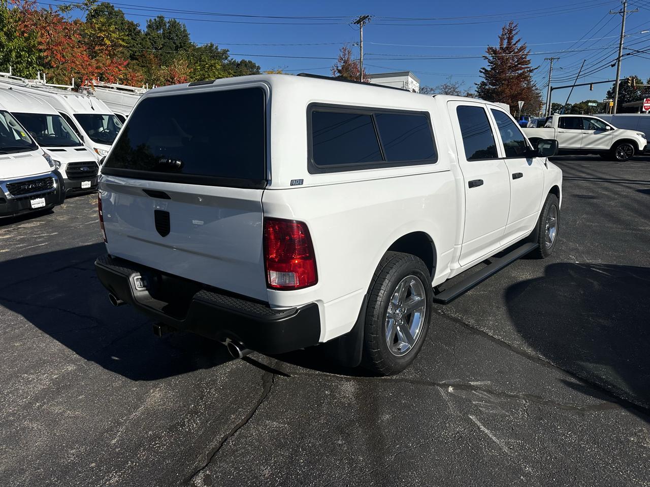 RAM 1500 Express 4x4 Crew Cab 5'7" Box 2017