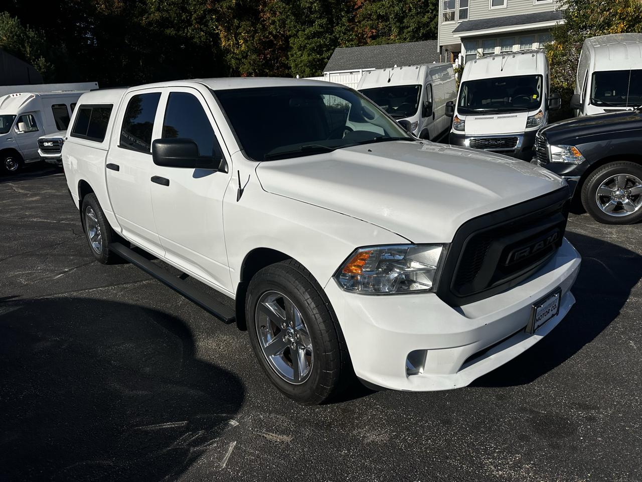 RAM 1500 Express 4x4 Crew Cab 5'7" Box 2017