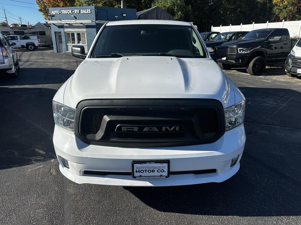 RAM 1500 Express 4x4 Crew Cab 5'7" Box 2017