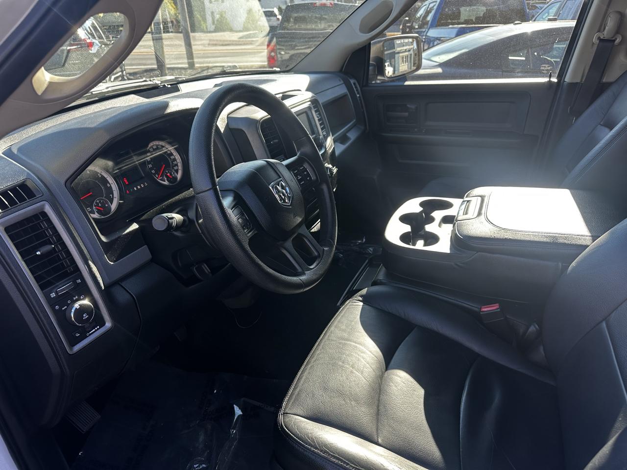 RAM 1500 Express 4x4 Crew Cab 5'7" Box 2017