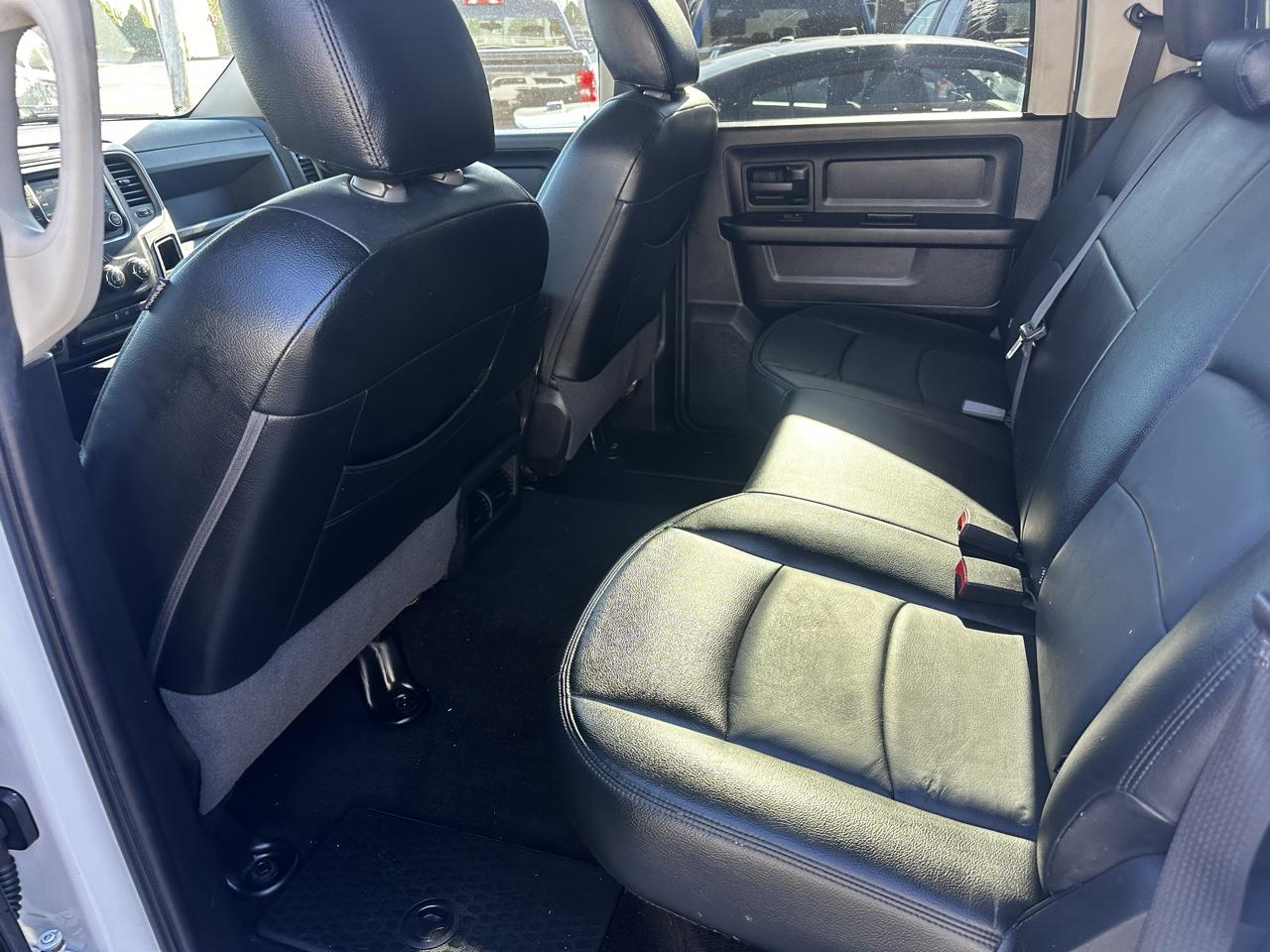 RAM 1500 Express 4x4 Crew Cab 5'7" Box 2017