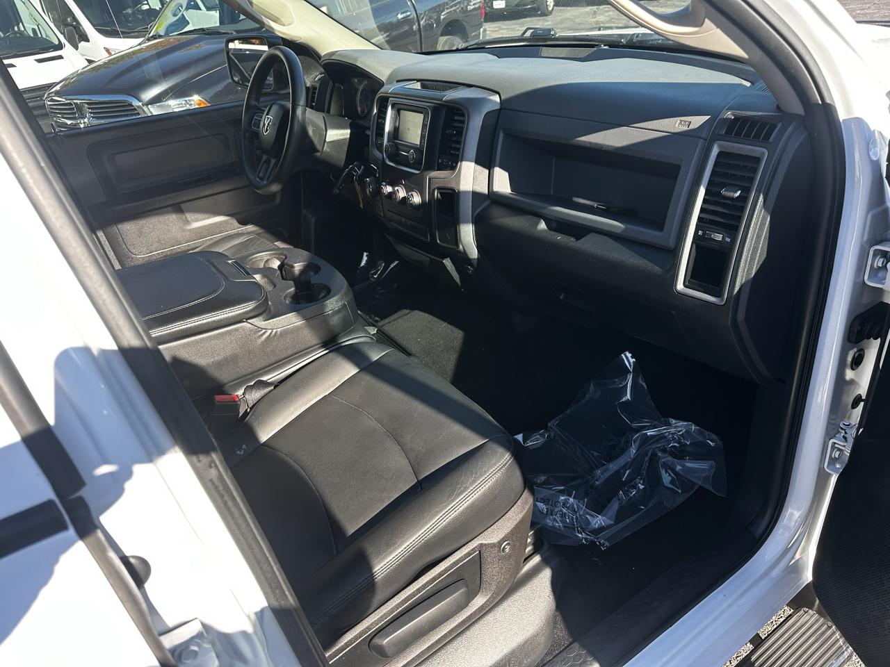 RAM 1500 Express 4x4 Crew Cab 5'7" Box 2017