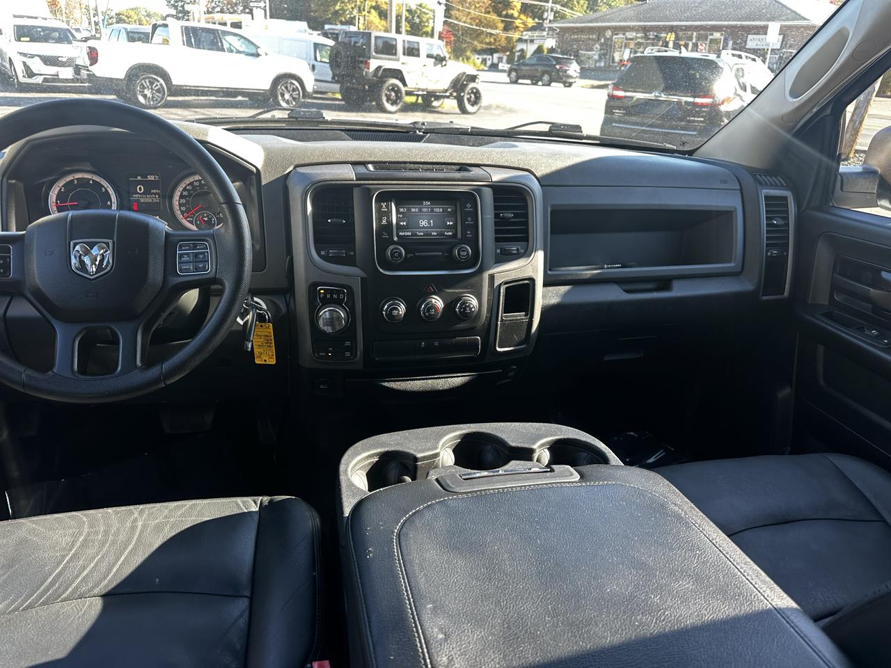 RAM 1500 Express 4x4 Crew Cab 5'7" Box 2017