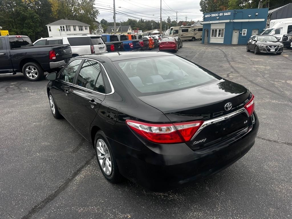 Toyota Camry 4dr Sdn I4 Auto XLE (Natl) 2015