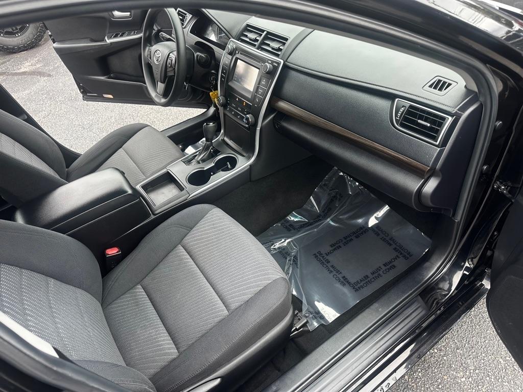 Toyota Camry 4dr Sdn I4 Auto XLE (Natl) 2015
