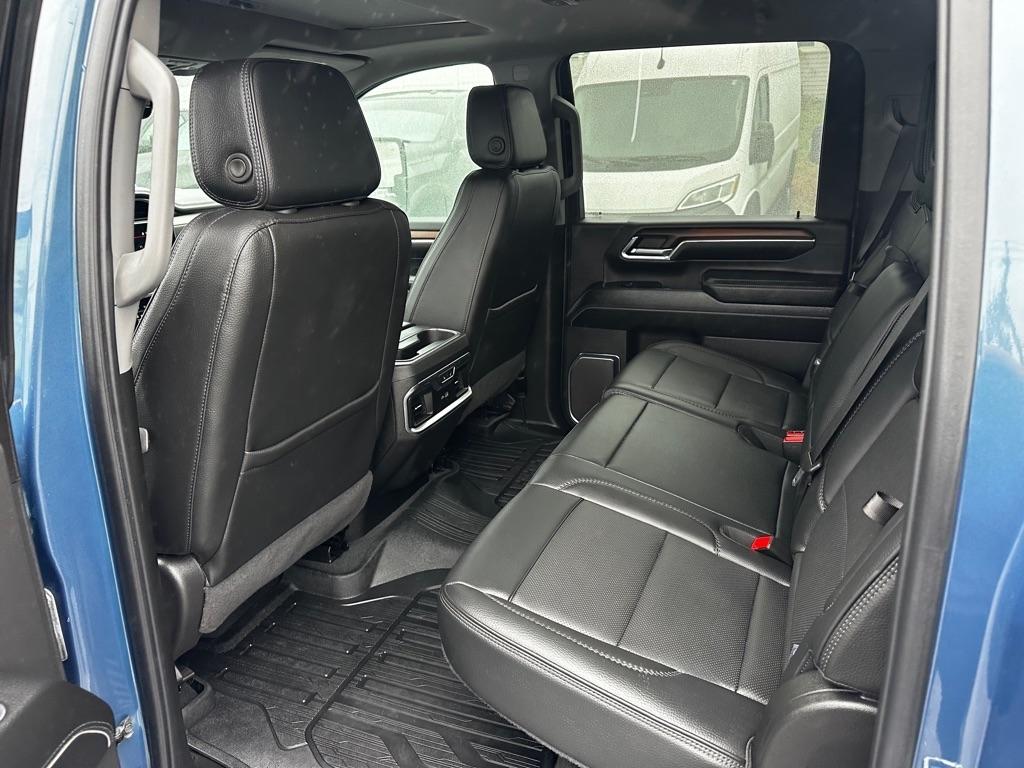 GMC Sierra 3500HD 4WD Crew Cab 159" Denali 2024