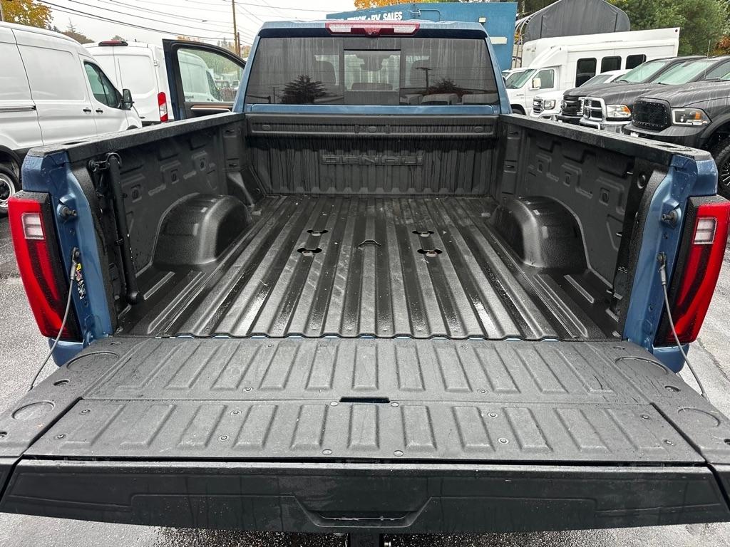 GMC Sierra 3500HD 4WD Crew Cab 159" Denali 2024