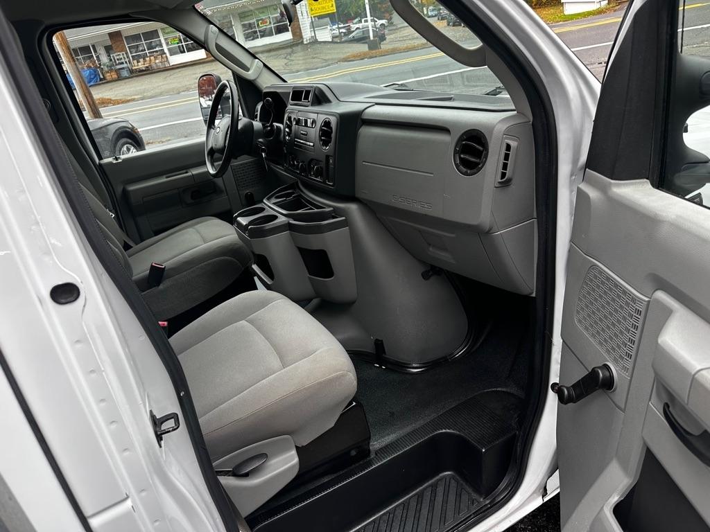 Ford Econoline Commercial Cutaway E-350 Super Duty 138" SRW 2013