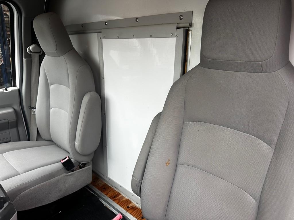 Ford Econoline Commercial Cutaway E-350 Super Duty 138" SRW 2013