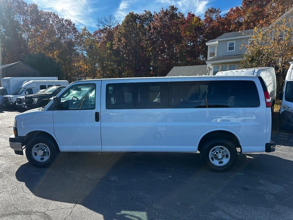 Chevrolet Express Passenger RWD 3500 155" LT 2019