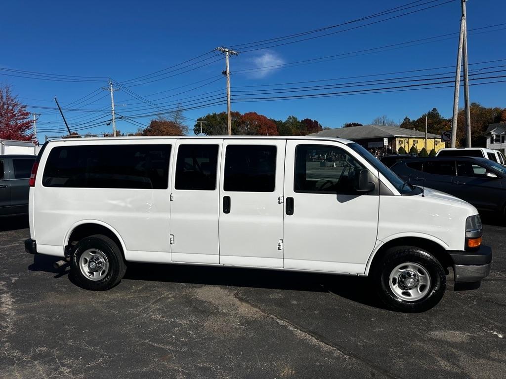 Chevrolet Express Passenger RWD 3500 155" LT 2019