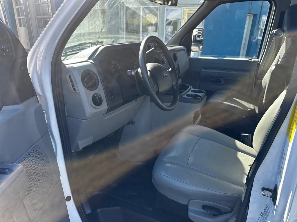 Ford Econoline Commercial Cutaway E-350 Super Duty 138" DRW 2015