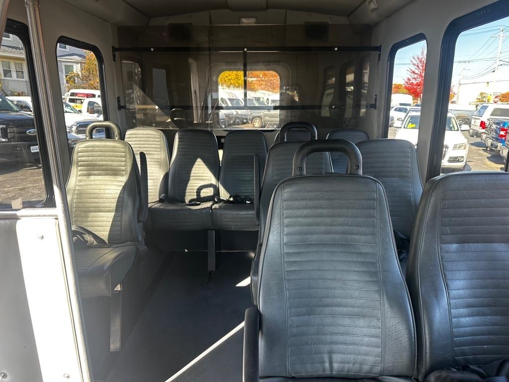 Ford Econoline Commercial Cutaway E-350 Super Duty 138" DRW 2015