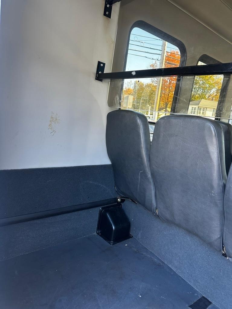Ford Econoline Commercial Cutaway E-350 Super Duty 138" DRW 2015