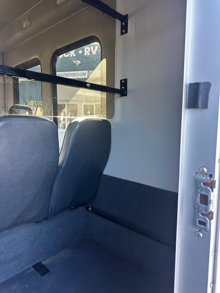 Ford Econoline Commercial Cutaway E-350 Super Duty 138" DRW 2015