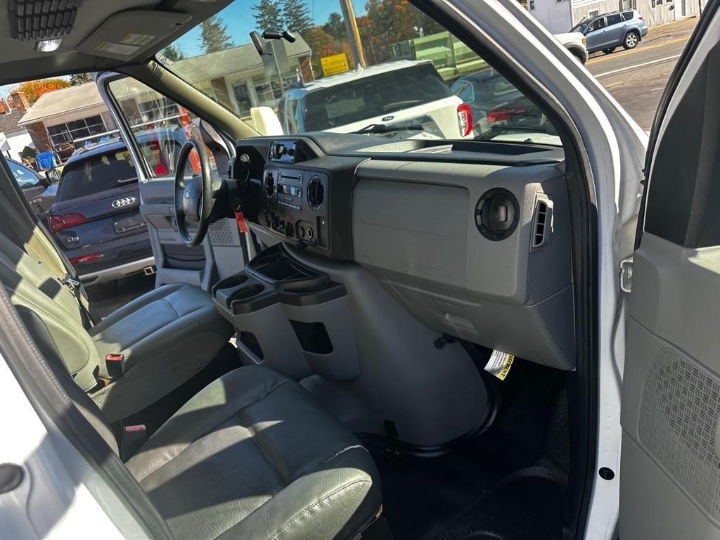 Ford Econoline Commercial Cutaway E-350 Super Duty 138" DRW 2015