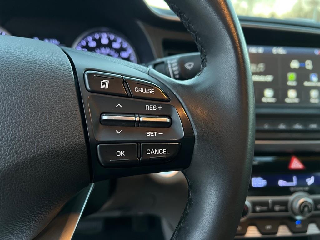 Hyundai Elantra  2020