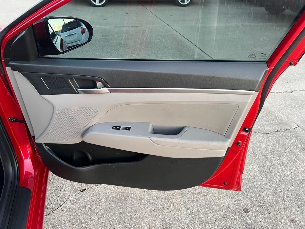 Hyundai Elantra  2020