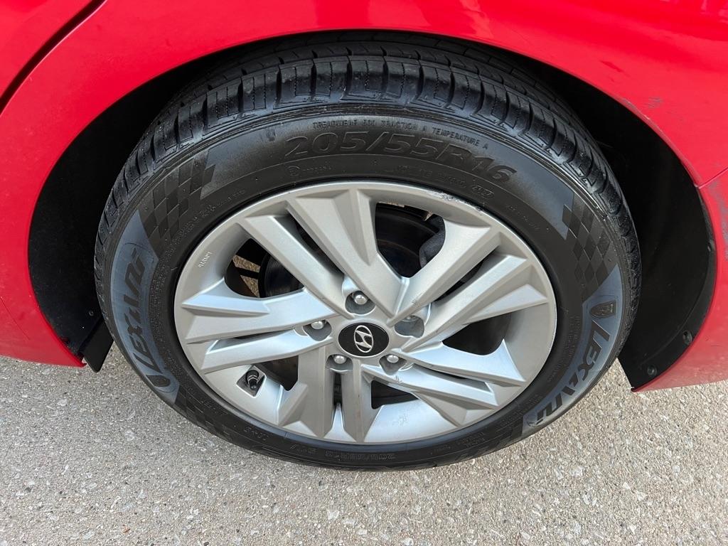 Hyundai Elantra  2020