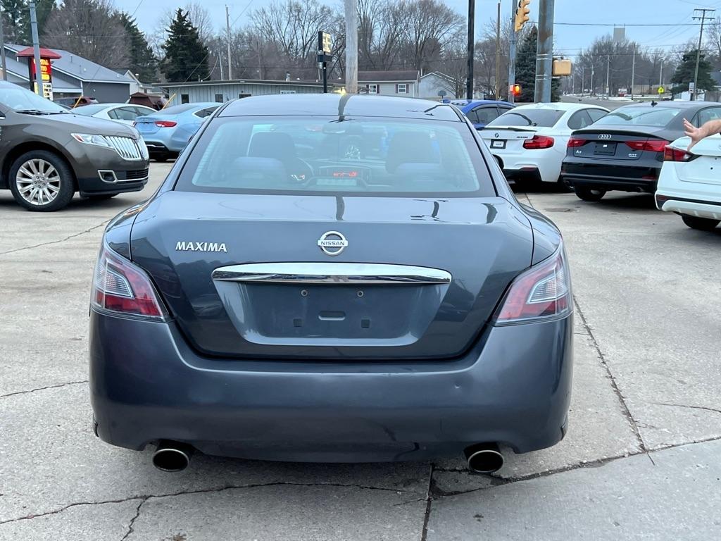 Nissan Maxima  2012