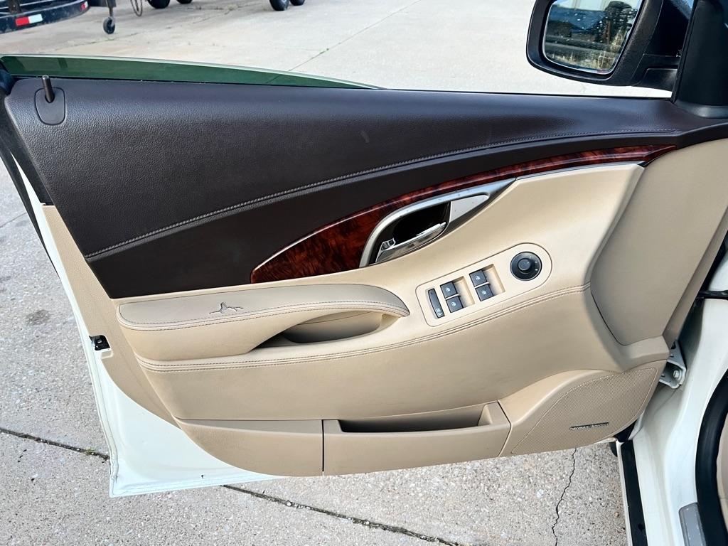 Buick LaCrosse  2011