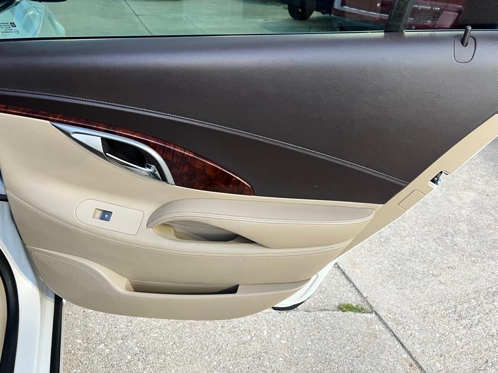 Buick LaCrosse  2011
