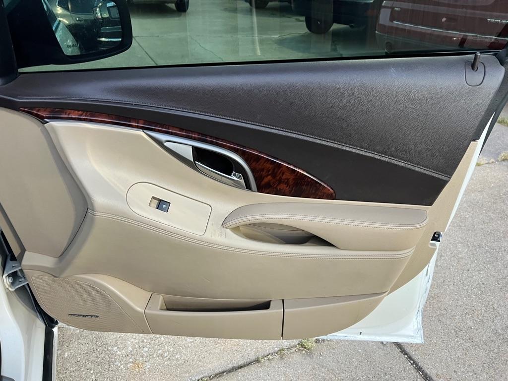 Buick LaCrosse  2011