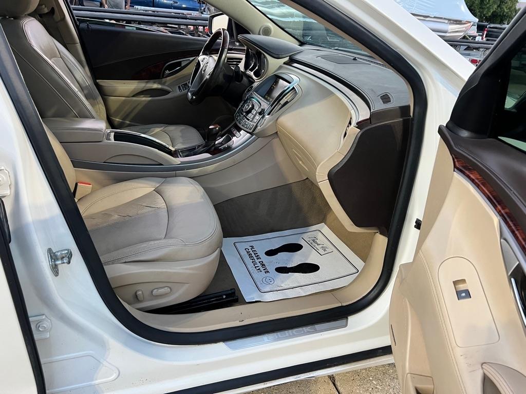 Buick LaCrosse  2011