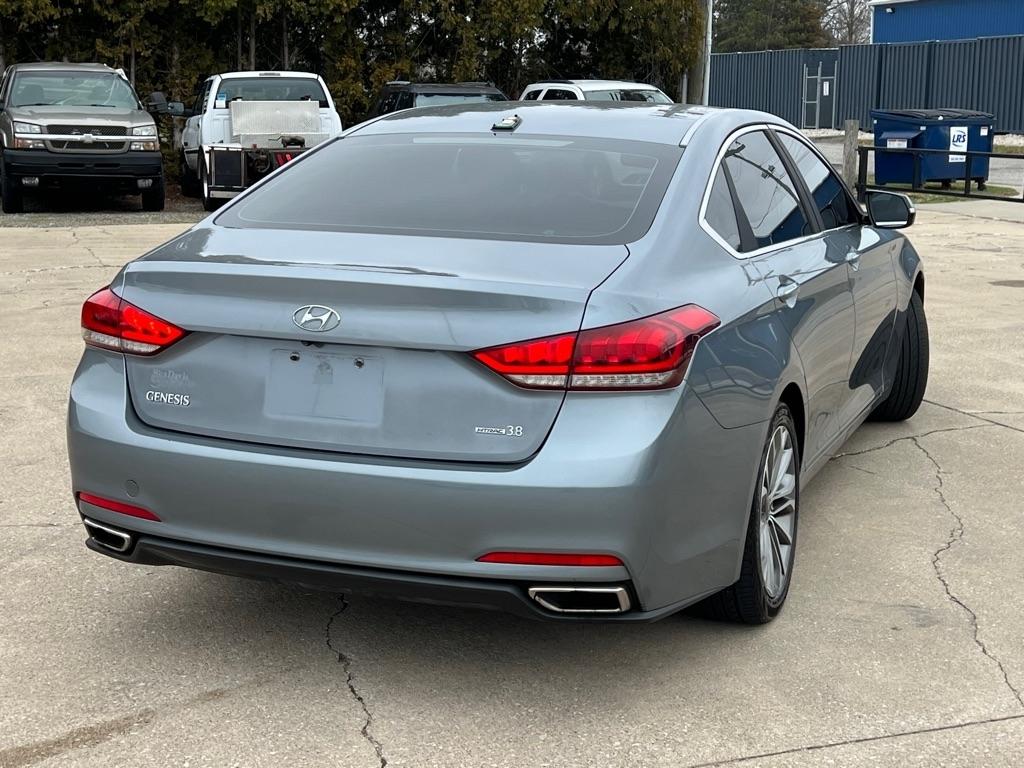 Hyundai Genesis  2015