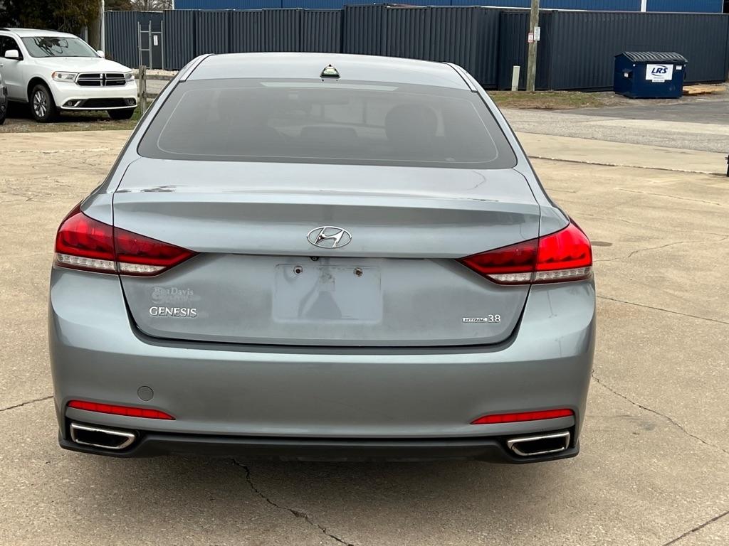 Hyundai Genesis  2015