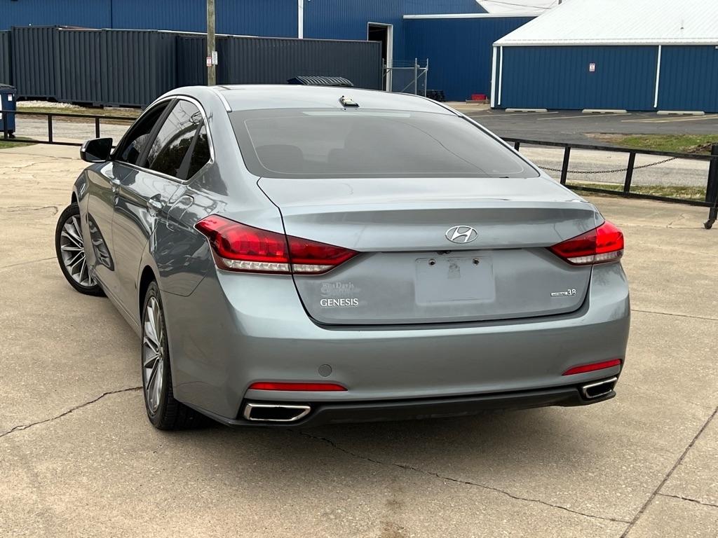 Hyundai Genesis  2015