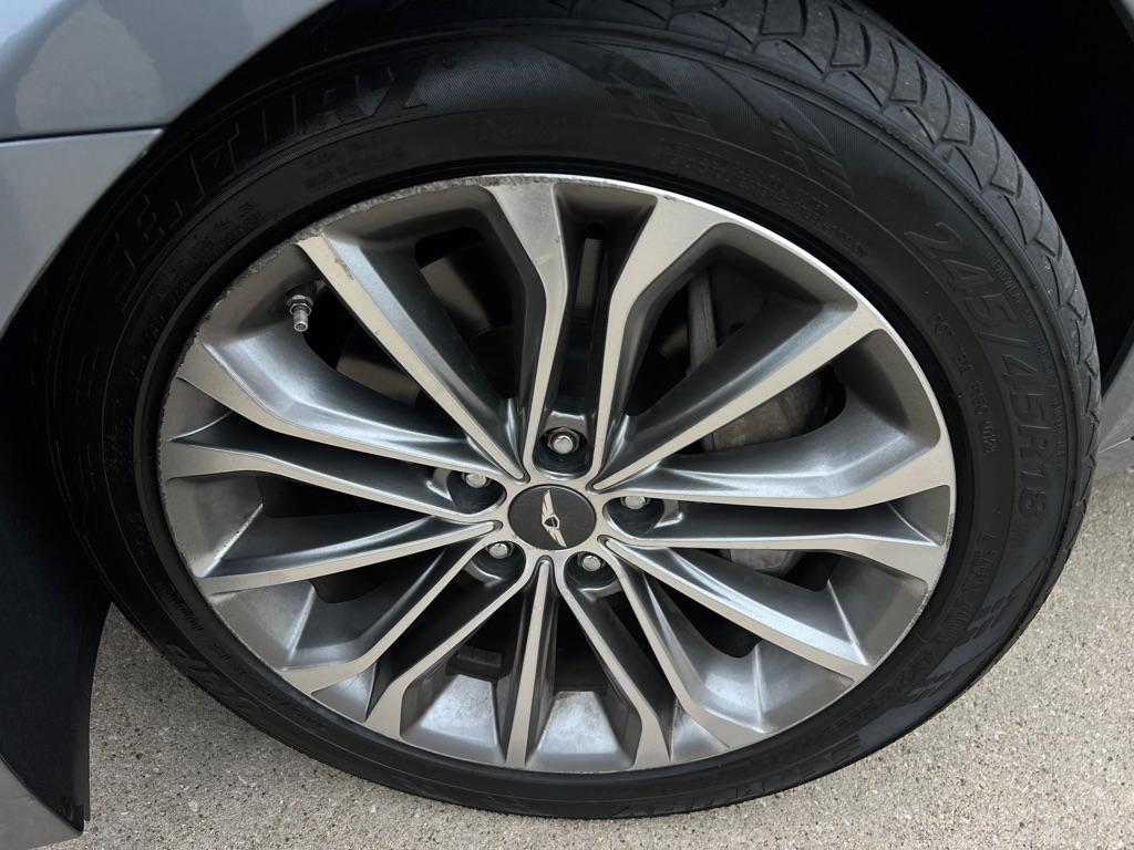 Hyundai Genesis  2015