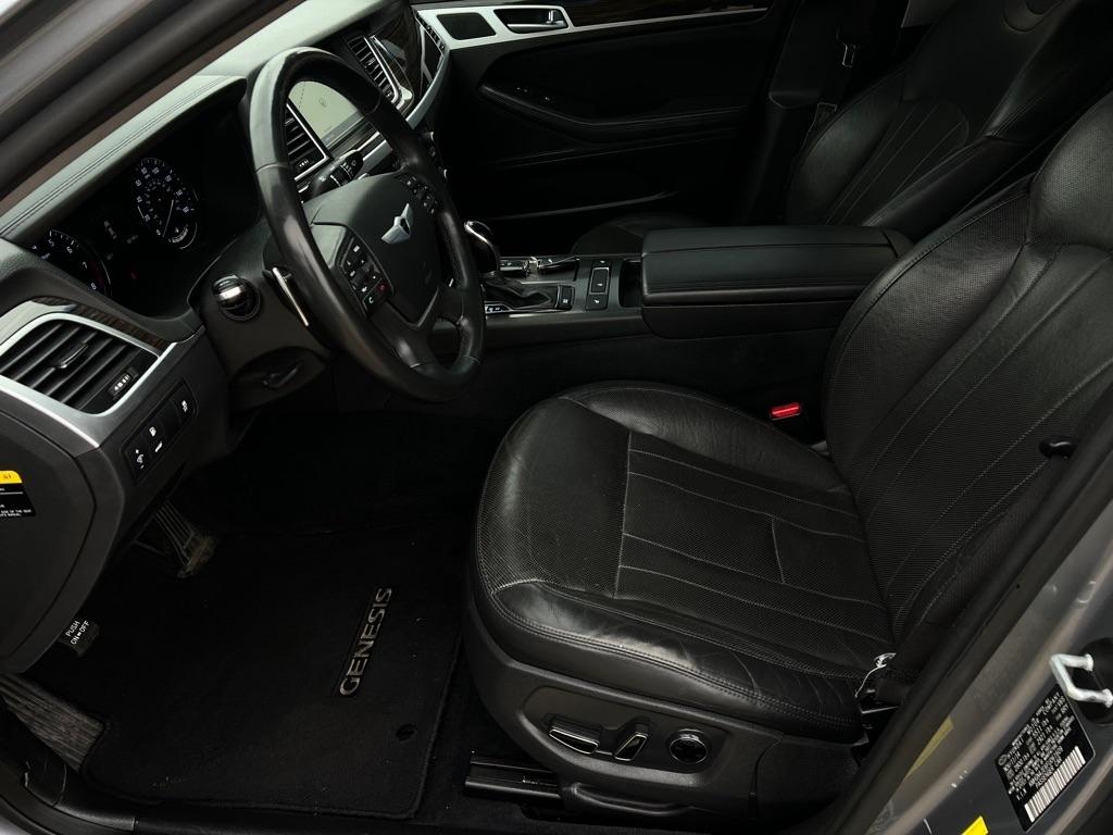 Hyundai Genesis  2015