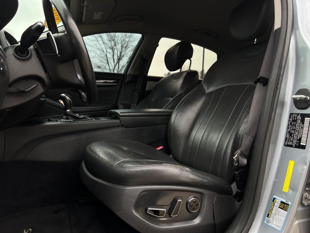 Hyundai Genesis  2015