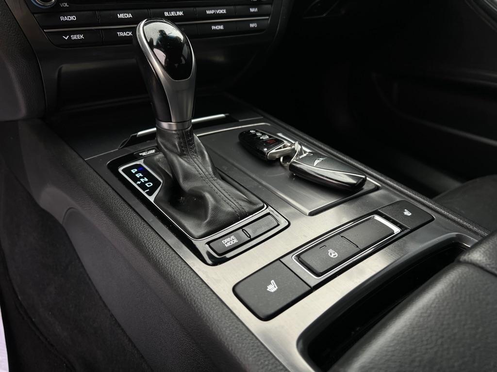 Hyundai Genesis  2015