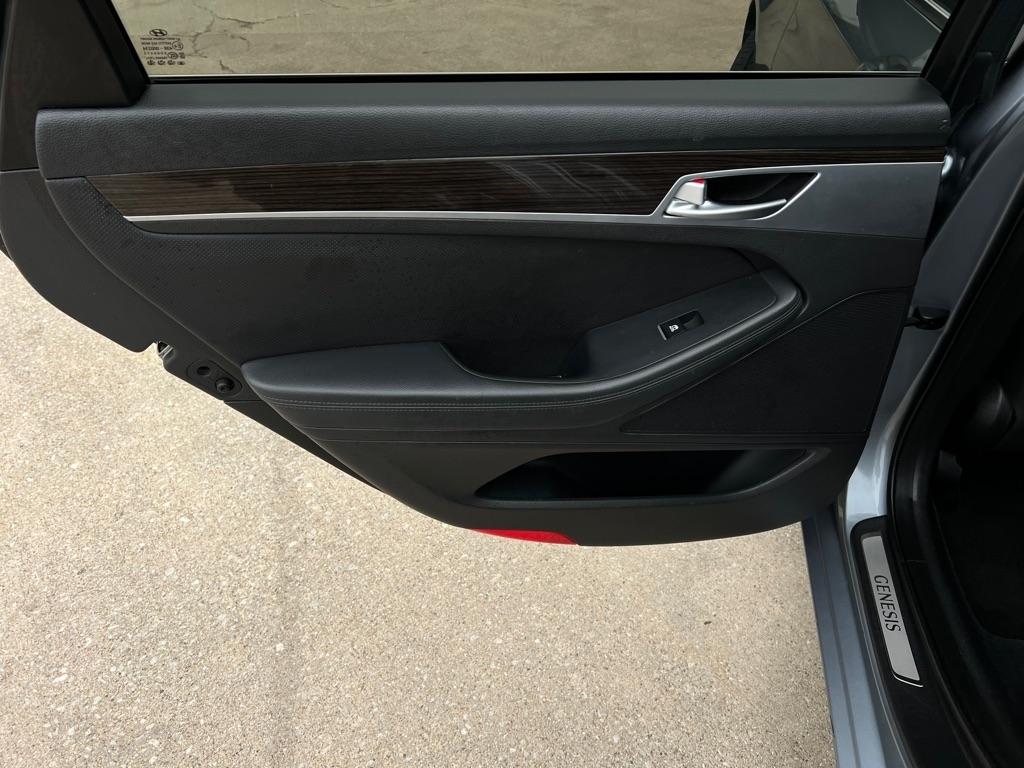 Hyundai Genesis  2015