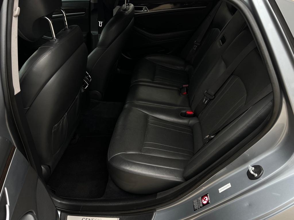 Hyundai Genesis  2015