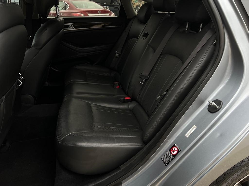 Hyundai Genesis  2015