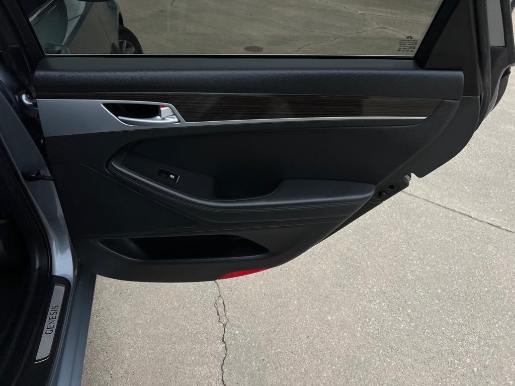 Hyundai Genesis  2015