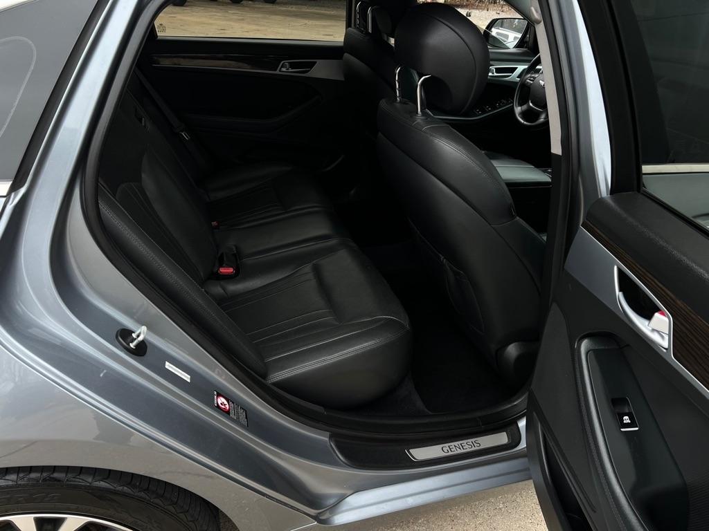 Hyundai Genesis  2015