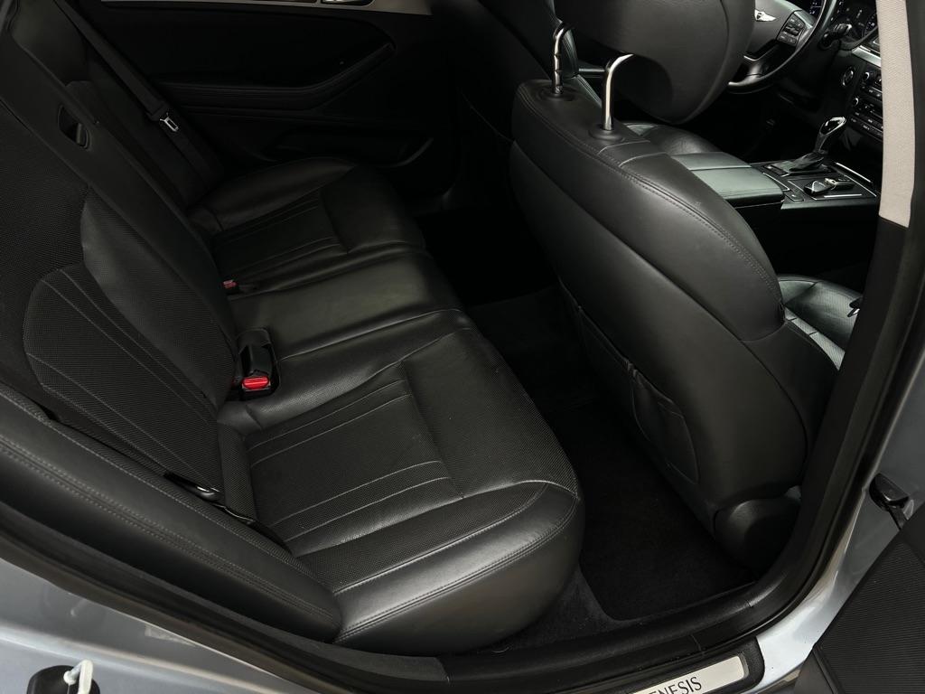 Hyundai Genesis  2015