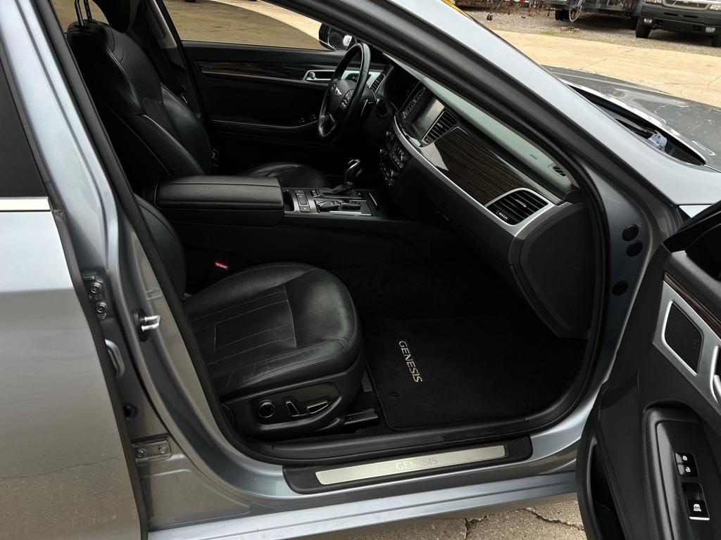 Hyundai Genesis  2015