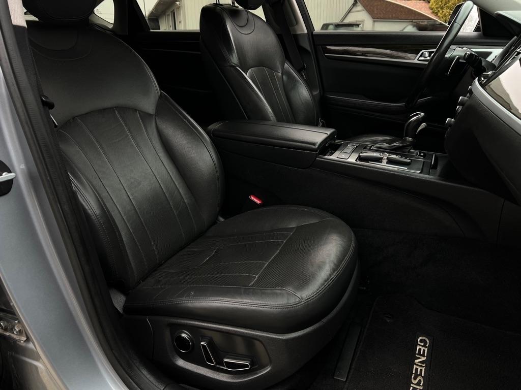 Hyundai Genesis  2015