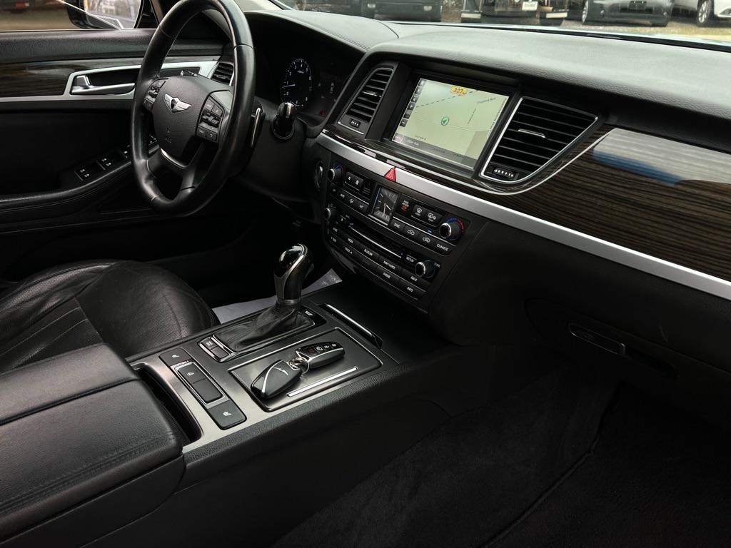 Hyundai Genesis  2015