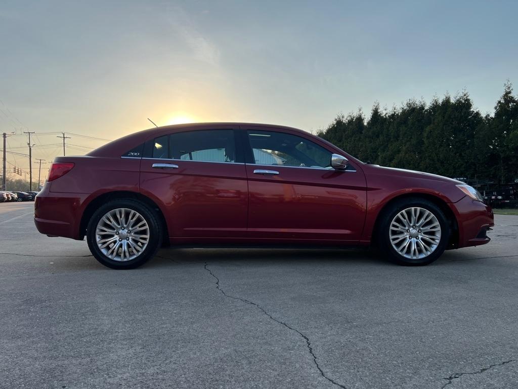 Chrysler 200  2013